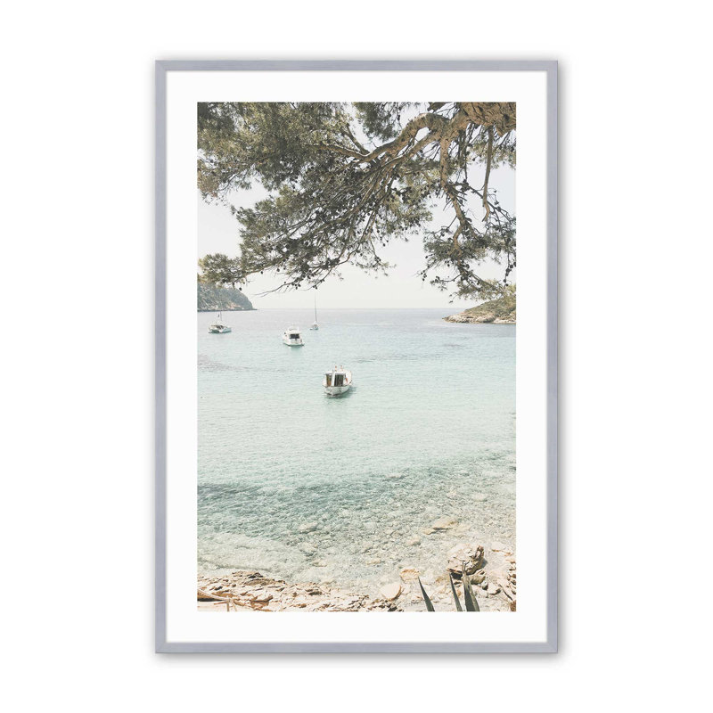 Imprimé Peaceful Ocean Cove, Cadre en chrome poli, H 17,25 po x l 13,25 po x P 1,25 po