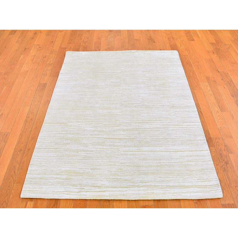 Tapis ivoire 4 pi 3 po x 6 pi 1 po en soie texturée ton sur ton Gabbeh 44C97DE45A9048FFB84E488AB3B83BEC