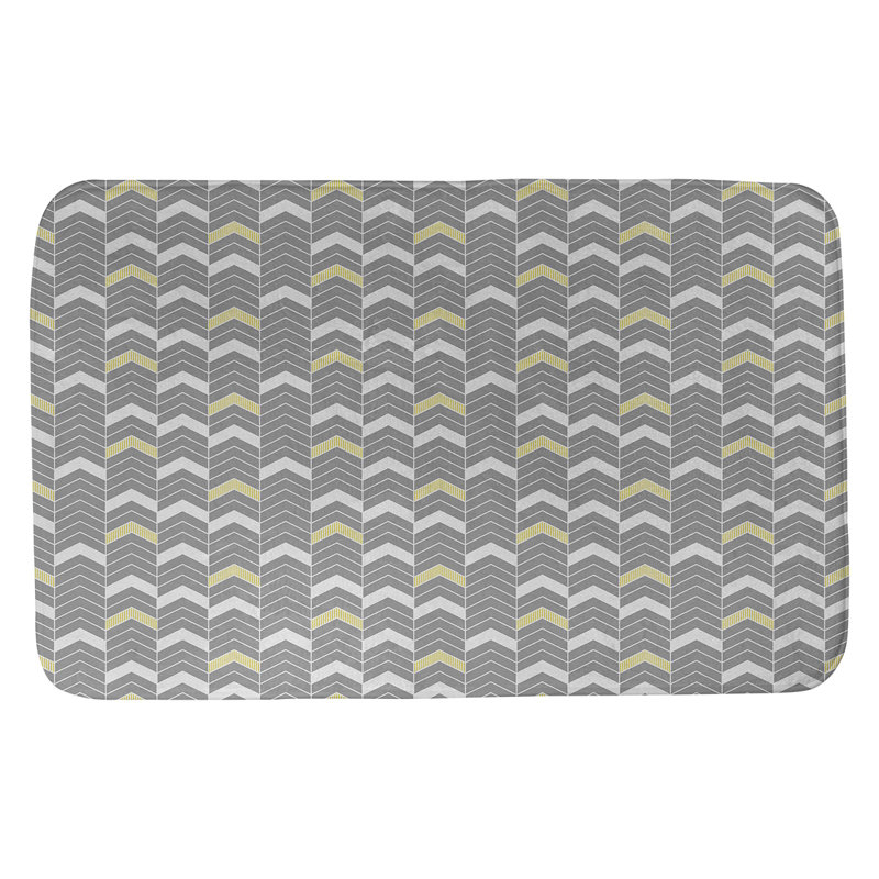 Tapis pour salle de bain lineed chevrons Stephenie, l 17 po x L 24 po, Jaune