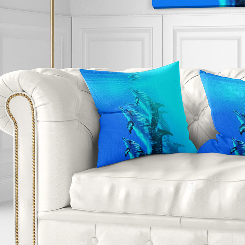 Coussin Dolphin in Blue Sea - Sea & Shore, Carré, 16 po x 16 po