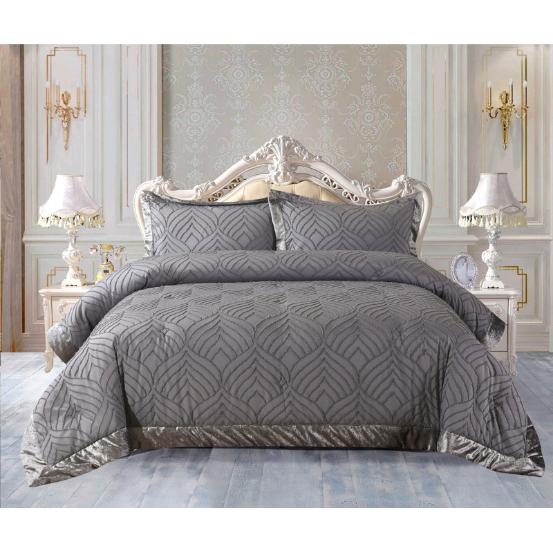 Chelsea Tufted Crushed Velvet Bedspread Set – Luxurious Soft Quilted Bedding with Matching Pillow Shams, Elegant Velvet Comforter Coverlet Set