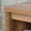 Bureau rétro avec design minimaliste, finition brune