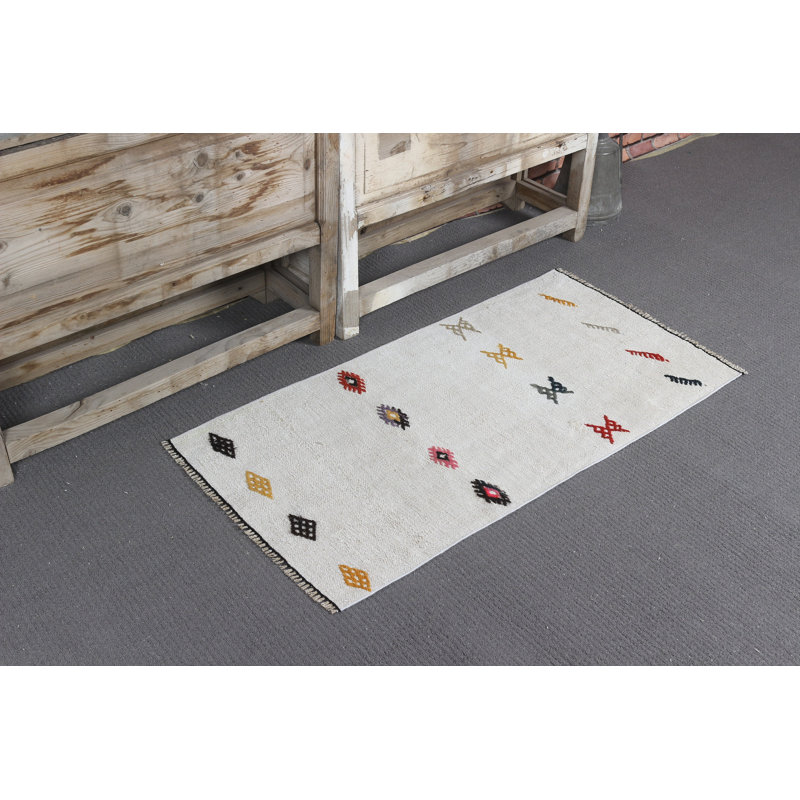 Small White Turkish Kilim With Intricate Flat Weave Pattern, Ideal for Entryways, Made From Durable Hemp