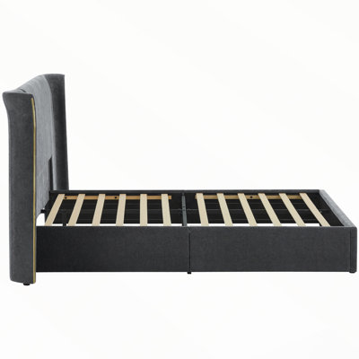 Lit capitonné de luxe à oreilles avec tête de lit rembourrée et garniture métallique