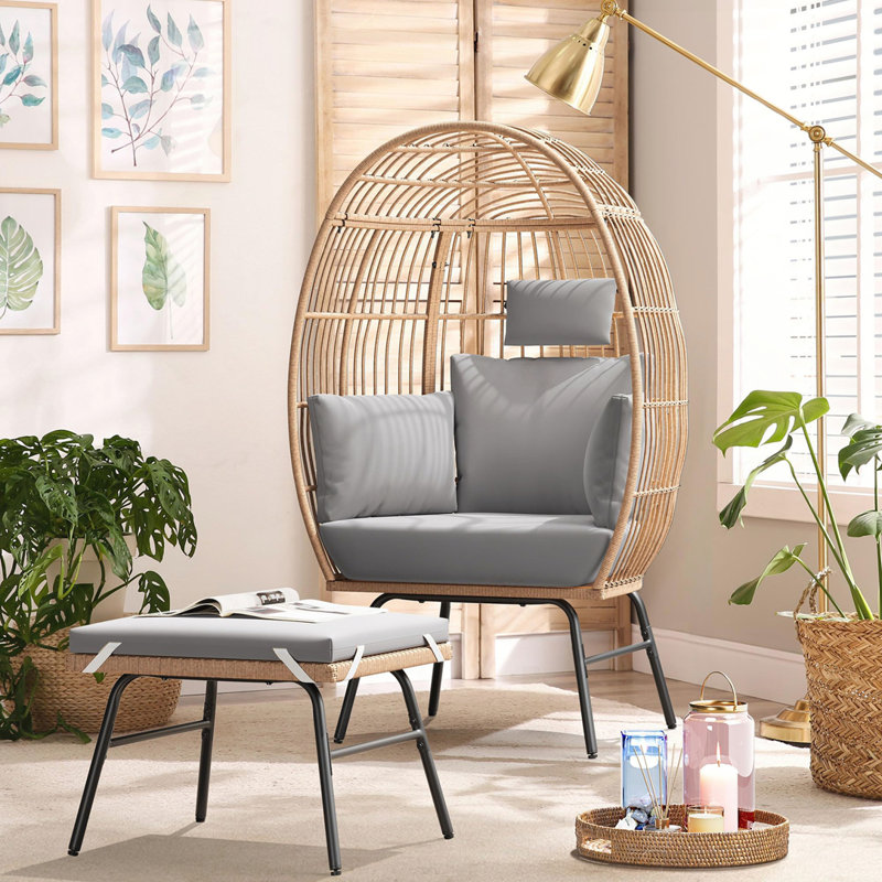 Chaise d'extérieur en osier avec repose-pieds, Gris