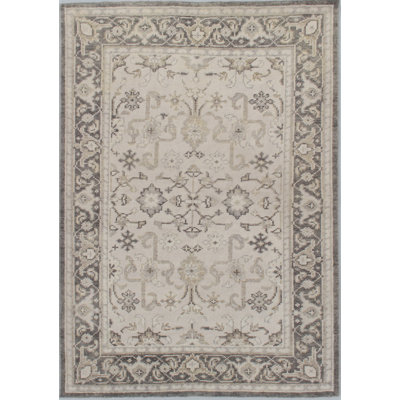 Tapis noué à la main unique en son genre