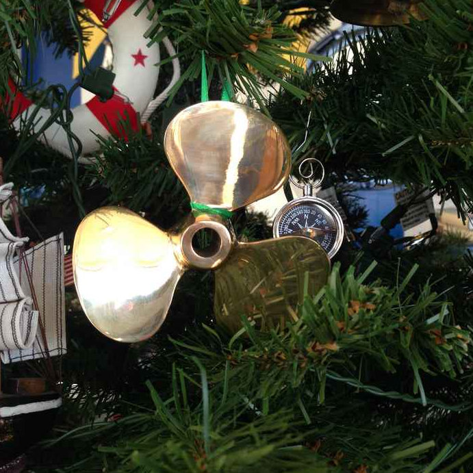 Ornement d’arbre de noël à hélice en laiton