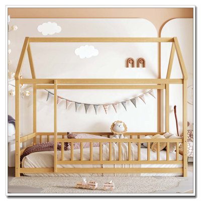 Lit simple en bois avec structure de toit
