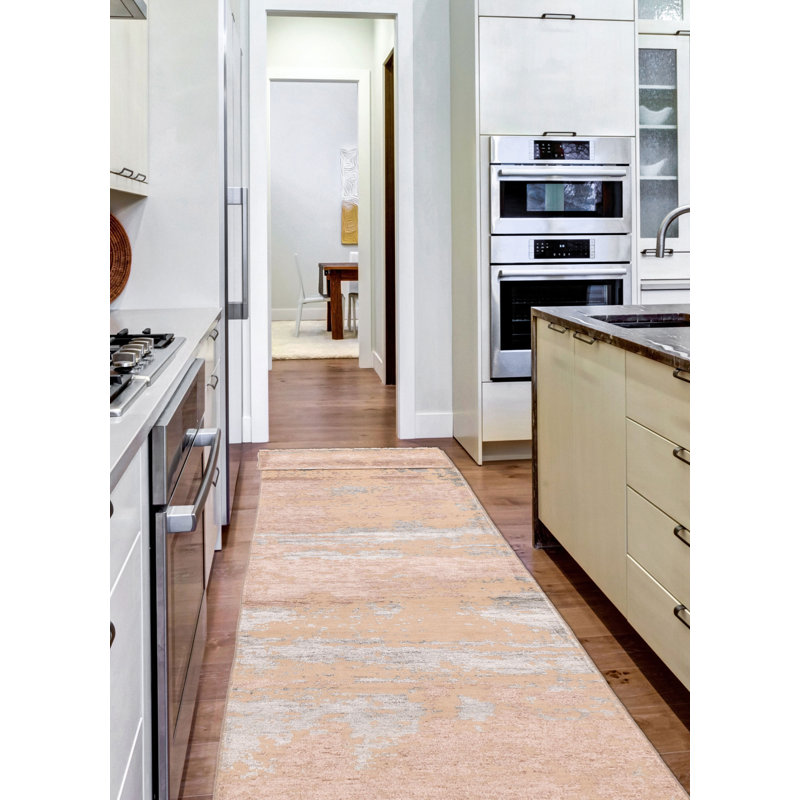 Tapis beige Legacy 2 pi 6 po x 14 pi 2 po