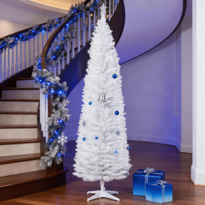 Mince arbre de Noël artificiel avec 499 pointes de branches réalistes et support en plastique robuste et amovible pour un rangement facile et une décoration des Fêtes en toute sécurité.