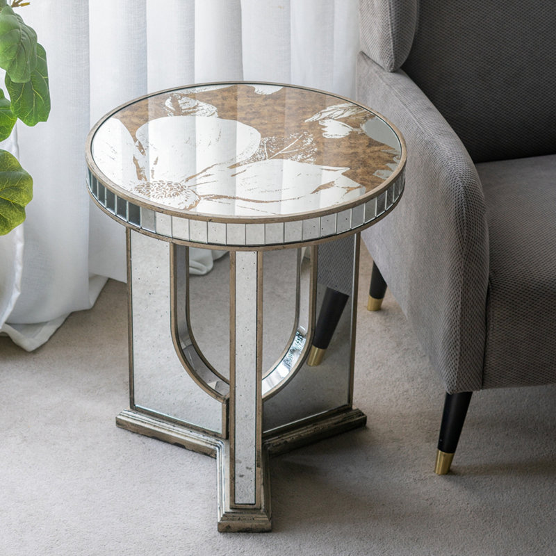 Table d'appoint ronde avec un élégant motif floral et une finition argentée en miroir