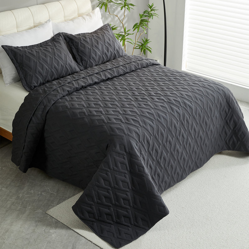 Microfiber Geometric Bedding Reversible Soft Quilt, King Quilt + 2 King Shams, Beige