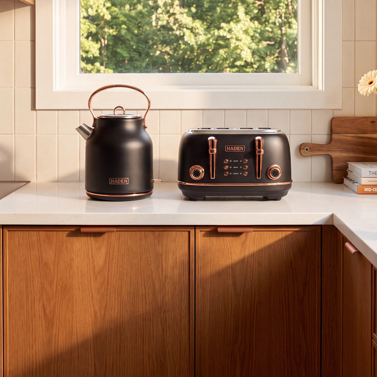 HADEN Black and Copper Toaster and Kettle Set, Black
