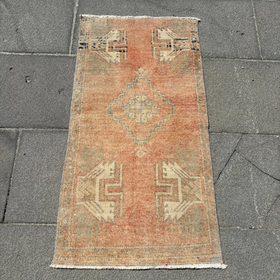 Vintage Turkish Oushak Wool Rug in Beige - Small Antique Floor Covering with Boho Charm