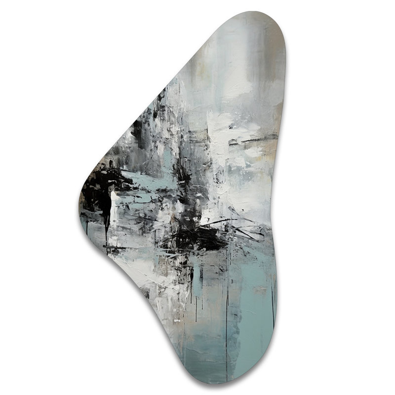 «Serene Subtility In Abstract Light Blue I», peinture abstraite en forme de Boomerang, art mural en métal asymétrique