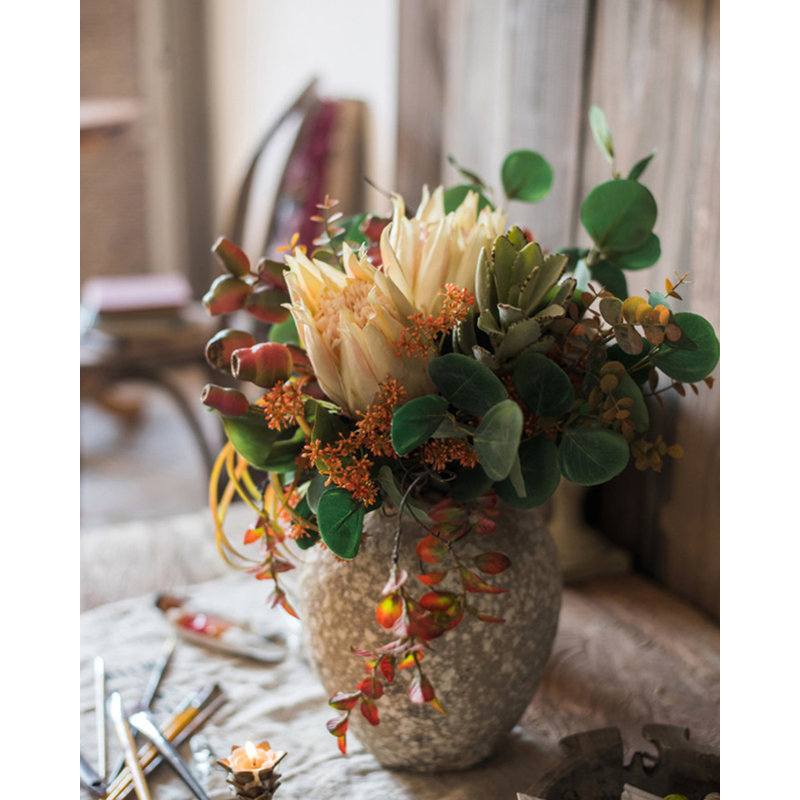 Pièce d'art floral en forme de fleur de style naturel en empereur pour la décoration et la présentation de la maison.