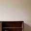 Table d'appoint en bois massif.