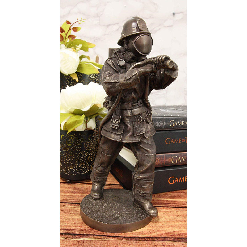 Figurine de pompier de qualité Aile Heirloom