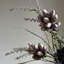 Ornements de fleurs simulées