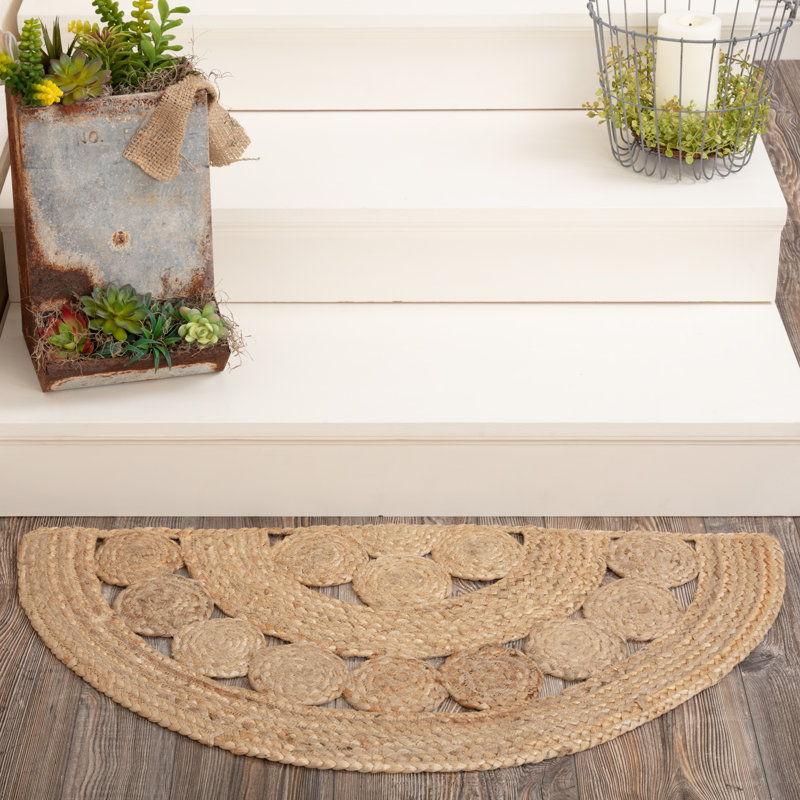 Indoor Rug, Half Circle 1'4" x 2'9"