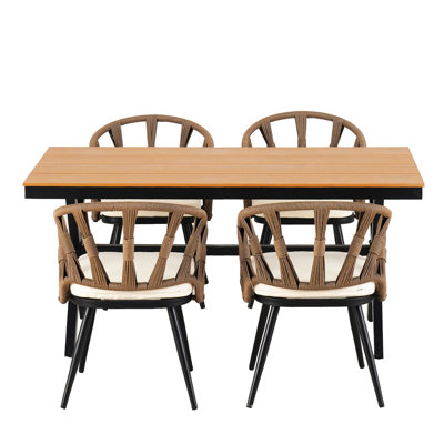 Mobilier d'extérieur remarquable avec chaises en PE et table en bois plastique agréable