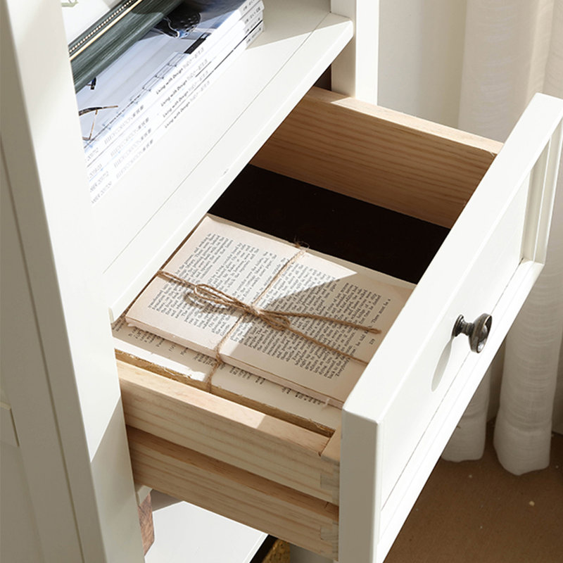 Armoire décorative simple chaleureuse et chaleureuse