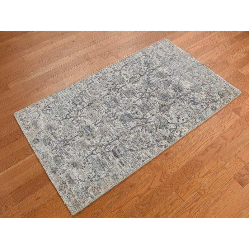Tapis noué à la main en soie avec de la laine 3 pi 0 po x 5 pi 2 po Tabriz