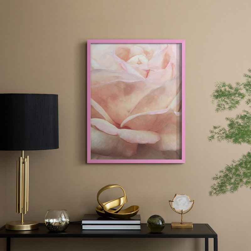 «Soft Flower Petals I», reproduction encadrée - bois massif, H 30 po x l 24 po, Rose