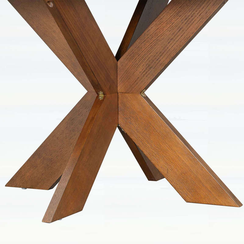 Table de salle à manger ronde, de style ferme moderne, en merisier, robuste et élégante pour les réunions de famille.