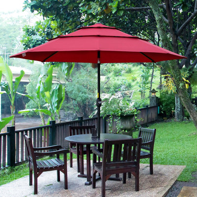 Parasol de patio 9 pi 3, rouge vin - Parasol élégant avec manivelle et inclinaison faciles pour la terrasse, la pelouse, la cour arrière. Grand et élégant. Ouvert, bouton inclinable. Cour arrière, parasol de pelouse. 3 évents. Housse, poteau en acier