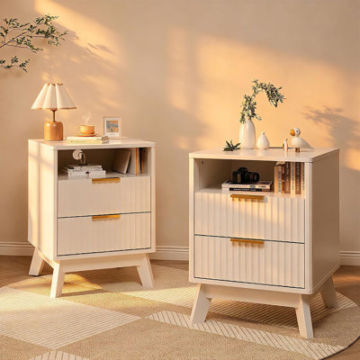 Ensemble de 2 tables de chevet blanches modernes cannelures de 45,7 cm avec station de recharge, table d'appoint incurvée à 2 tiroirs pour chambre et salon