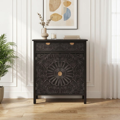 Meuble d'appoint de 38 cm de large, sculpté à la main et orné de motifs floraux en relief, avec 1 tiroir, 2 portes, 2 étagères et placage en frêne.