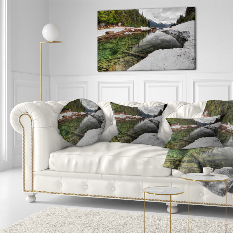 Crystal Clear Lake avec pins - coussin à imprimé paysage, 12 po x 20 po, Lombaire