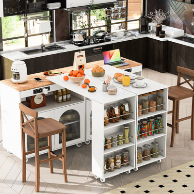 Îlot de cuisine avec prises de courant et lumières à DEL - table allongée, porte en verre cannelé, tablette de rangement, 3 tablettes ouvertes, ports blancs, blanc, style contemporain