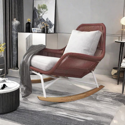 Chaise berçante nordique simple et magnifique