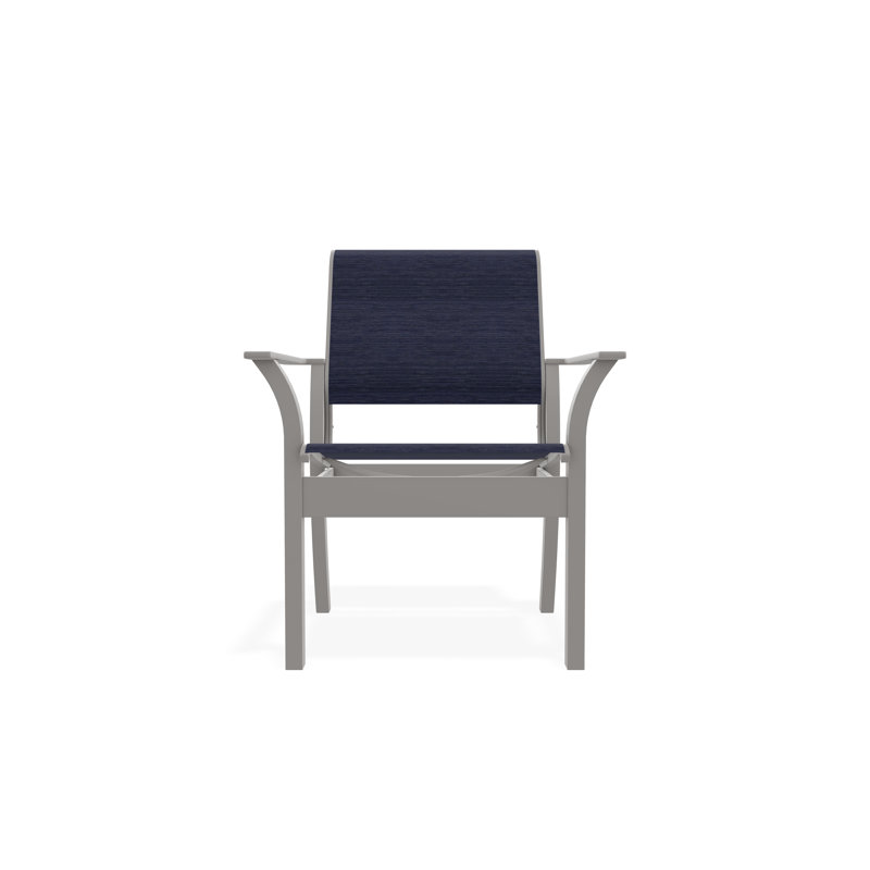 Chaise de café empilable en polymère de qualité marine Leeward Sling, Gris chaleureux, Indigo Collect