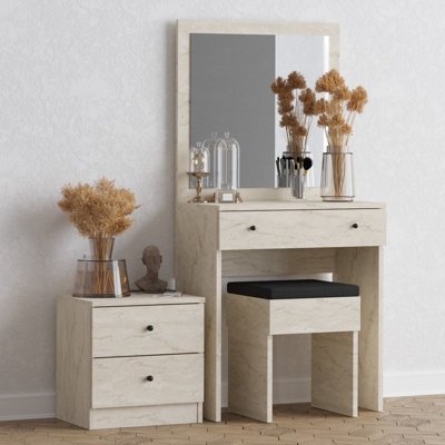 Make-Up Table