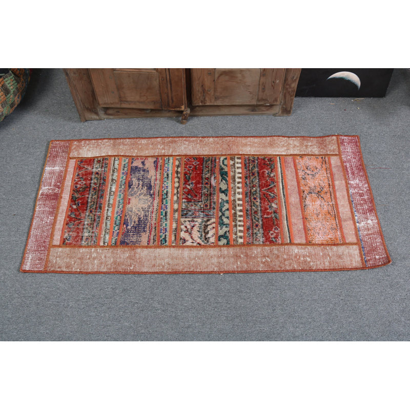 Tapis turc coloré et coloré avec un motif de patchwork traditionnel dans des tons orange chaleureux