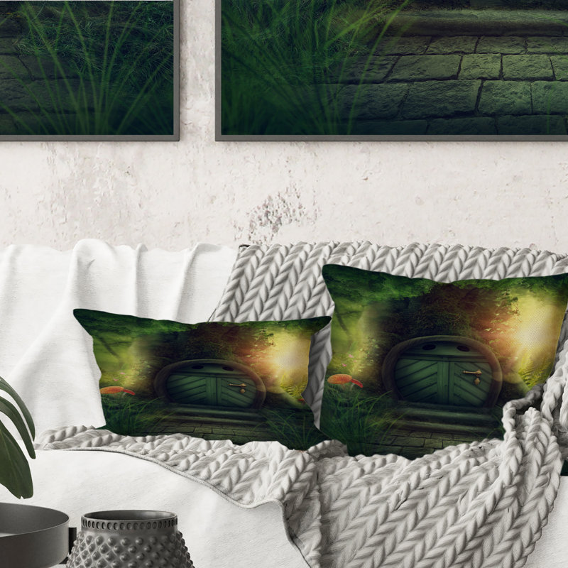 Porte dans un grand arbre magique - Coussin décoratif imprimé fantaisie, 16 po x 16 po