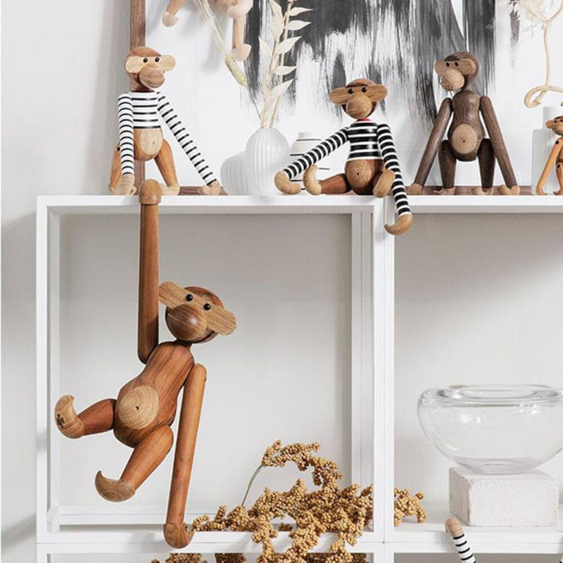 Figurine singe x Mads Norgaard, H 11 po x l 4,3 po x P 11,4 po