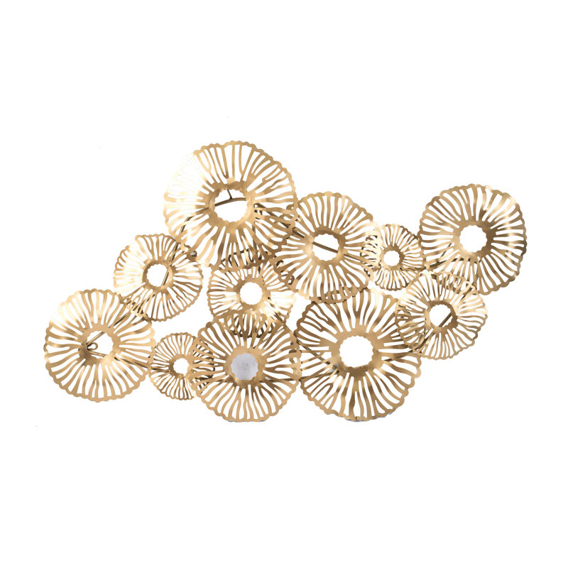 La garniture murale en fer doré 24 x 2 x 42 po ajoute une touche de glamour au style moderne pour des vérandas élégantes