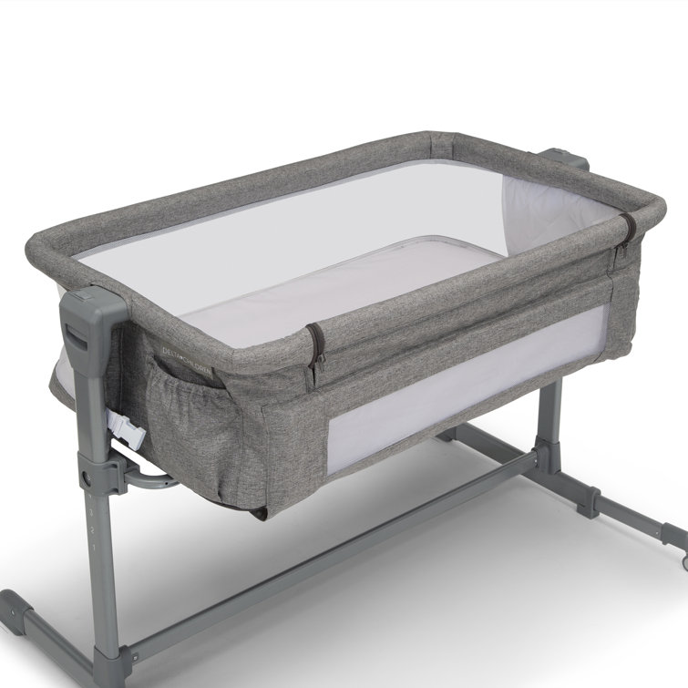 Bassinet with Bedding