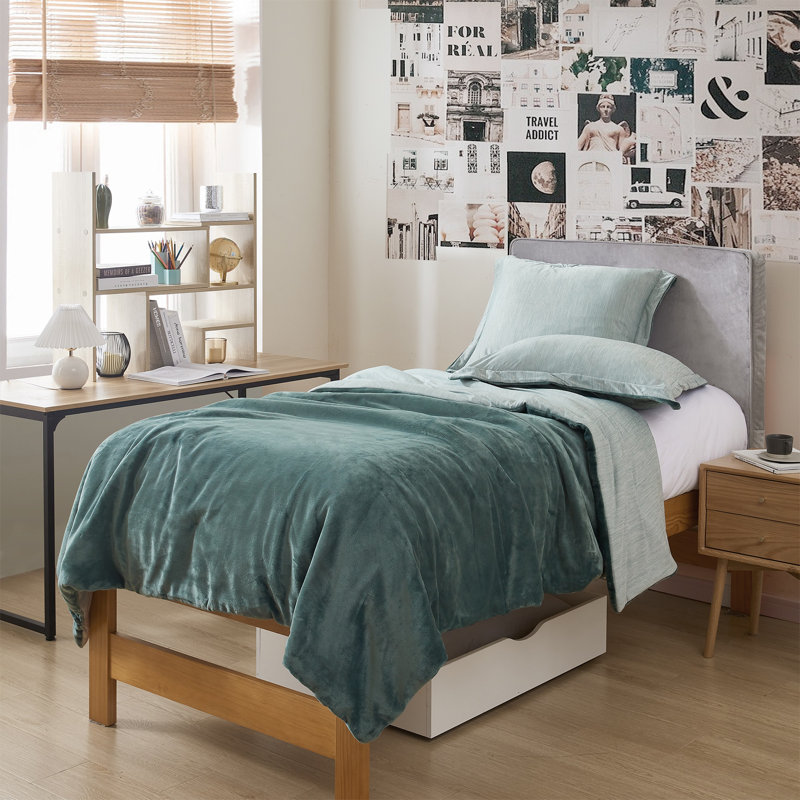 Hot and Cold Coma Inducer All Season Oversized Comforter Set, Queen Comforter + 2 Standard Shams, Green