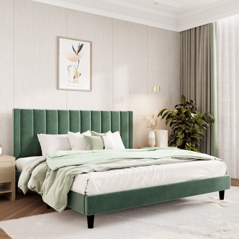 Lit plateforme tapissier avec velours et tête de lit rayée Stauton, Très grand, Vert