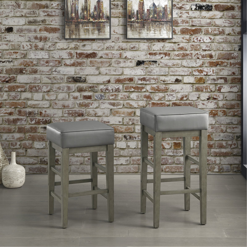 Paire de tabourets de bar de 74 cm (29 po), similicuir gris, bois massif vieilli, style transitionnel raffiné, siège en cuir, structure en bois au fini