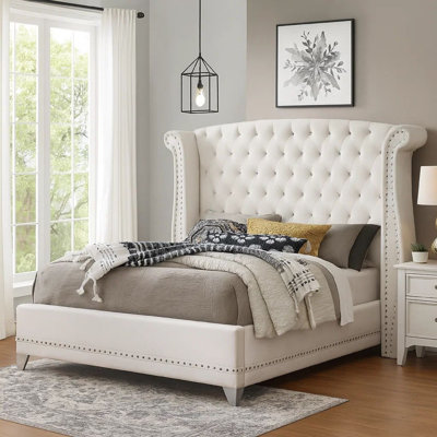 Ensemble de chambre à coucher 4 pièces Dini, à oreilles capitonnées en velours blanc avec cristaux