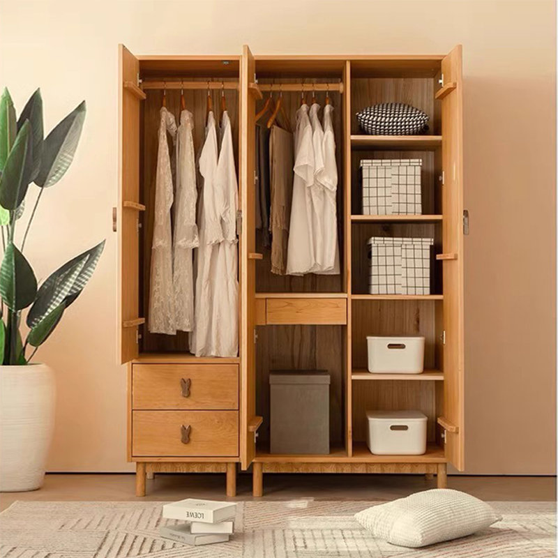 Armoire nordique simple en bois massif