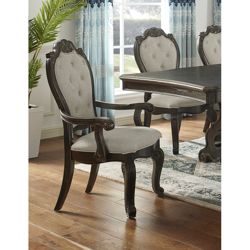 Chaise avec accoudoirs rembourrés touffeté à l’expresso Nueva