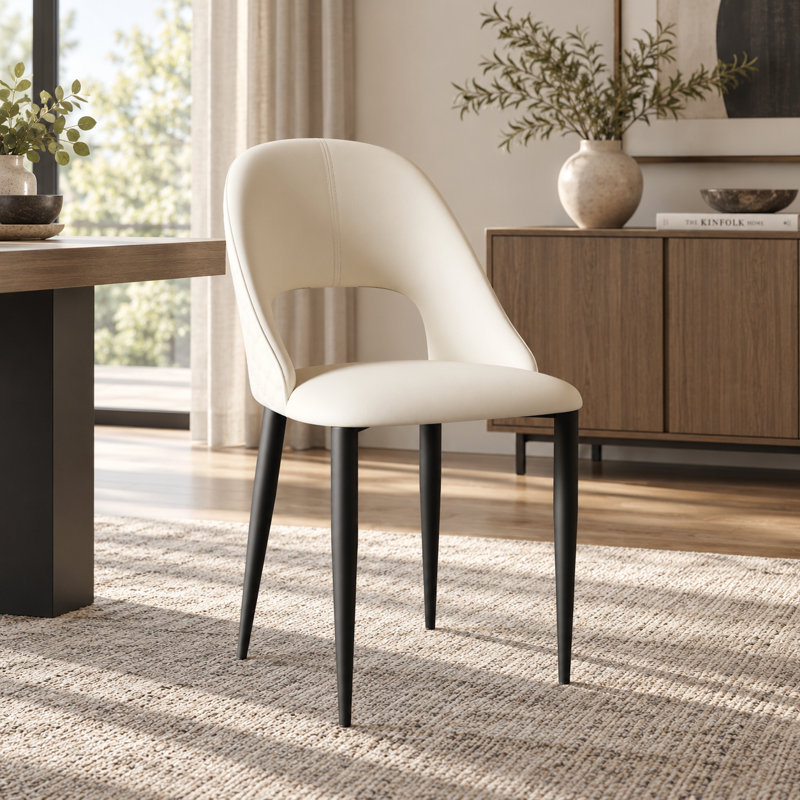 Chaises de salle à manger modernes blanc crème, revêtement en similicuir et pieds en acier noir, chaises de cuisine d'appoint beiges