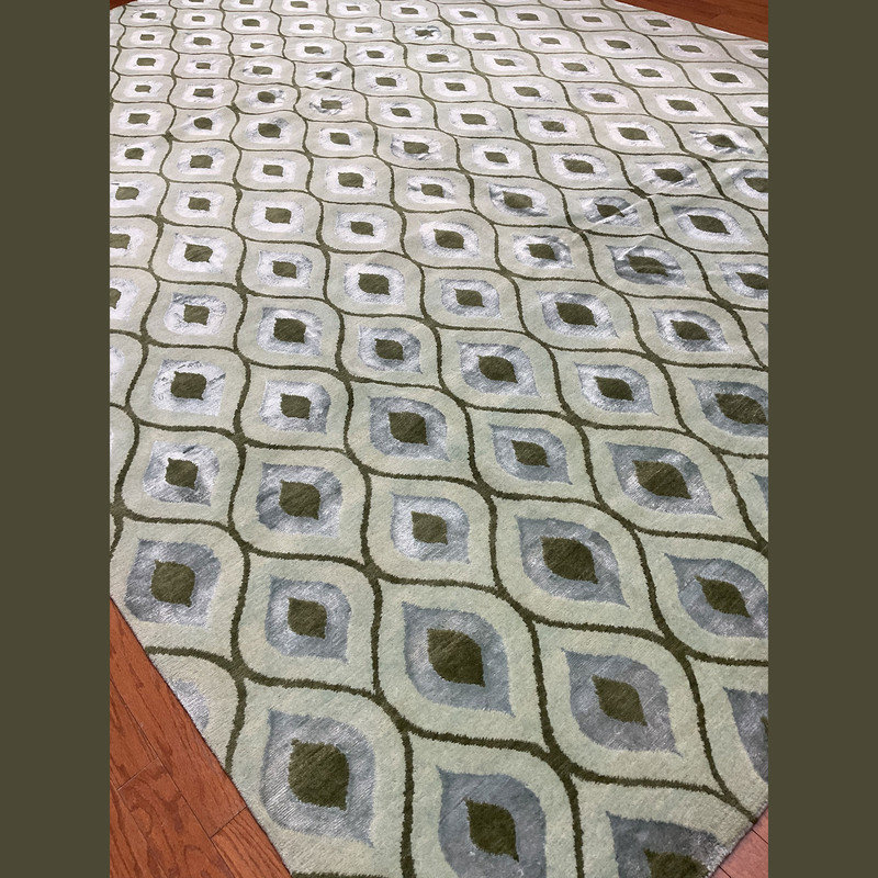 Tapis unique en argent 9 pi 9 po x 14 pi One-of-a-Kind